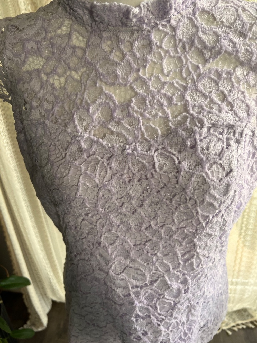 White House Black Market lilac lace blouse - Picture 6 of 10
